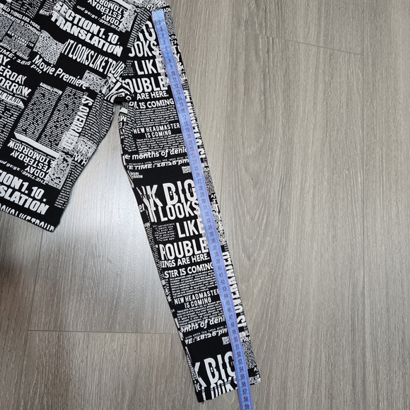 Bershka News Papers Crop Top Size M - Picture 8 of 9